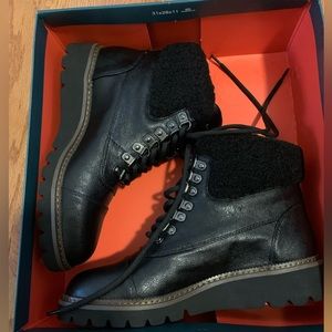 Lace-up hiking boot